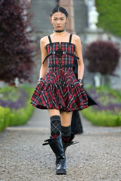 Look 24